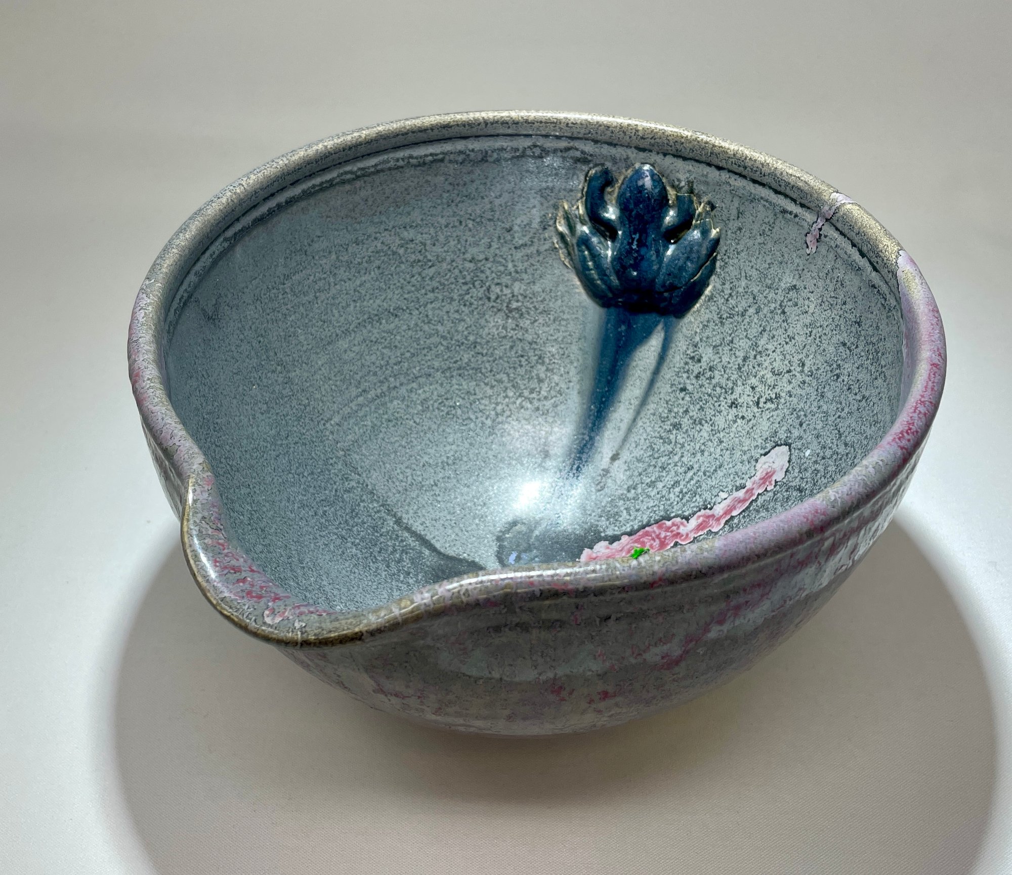 Medium lilac serving bowl 